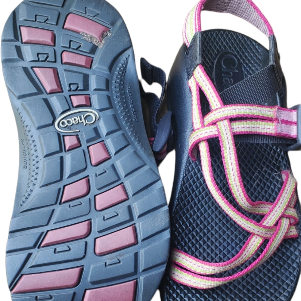 Youth CHACOS Two Strap Pink/Purple Patterned 4Y - Picture 2 of 3